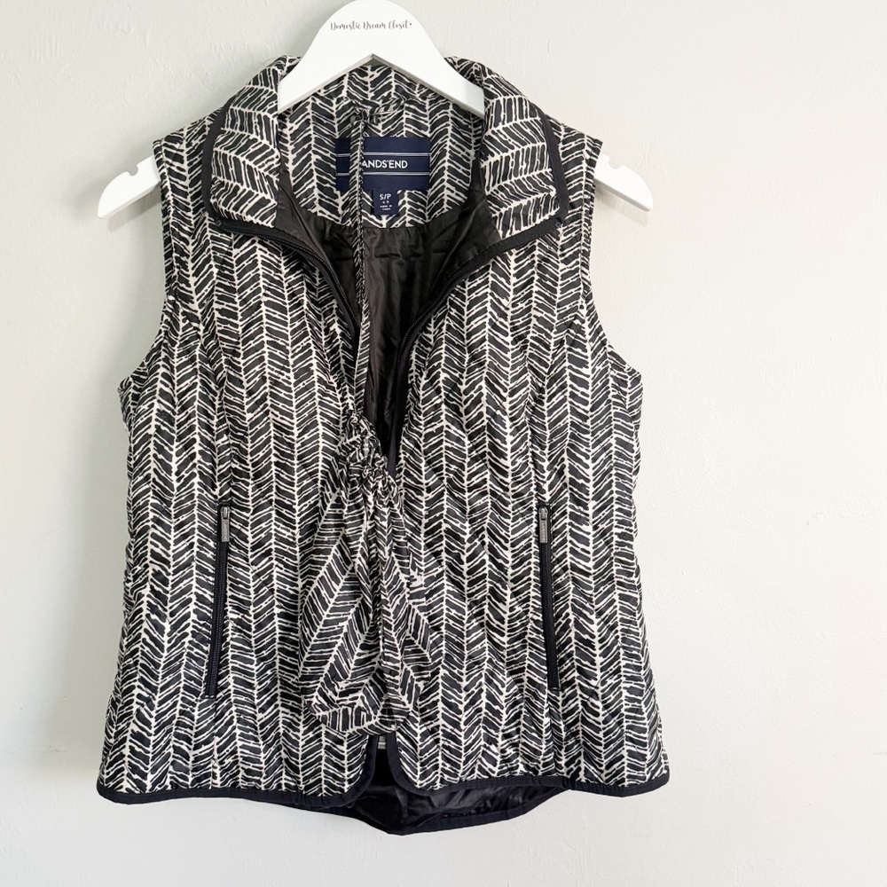 LANDS END Women’s Black White Geometric Print Packable Puffer Vest W/Pouch Sz S